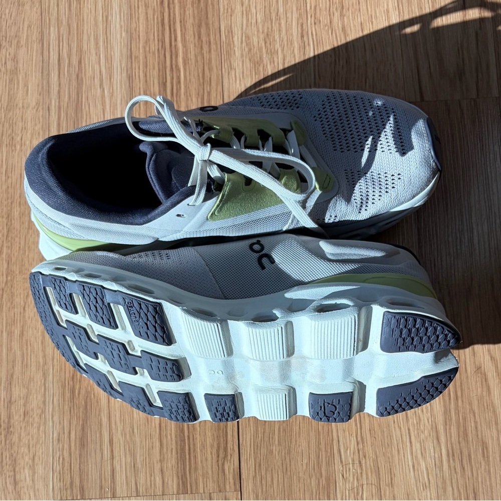 On Cloud Cloudstratus 3 Lightweight Running Shoes… - image 3